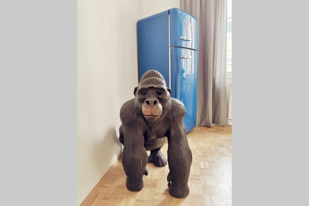 Gorilla - Central Station 100 Meters Away เวียนนา ภายนอก รูปภาพ
